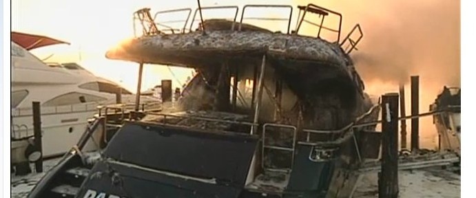Storbrand på en Miami Marina i morse..Tre bamse Yachter is "no more"..!!