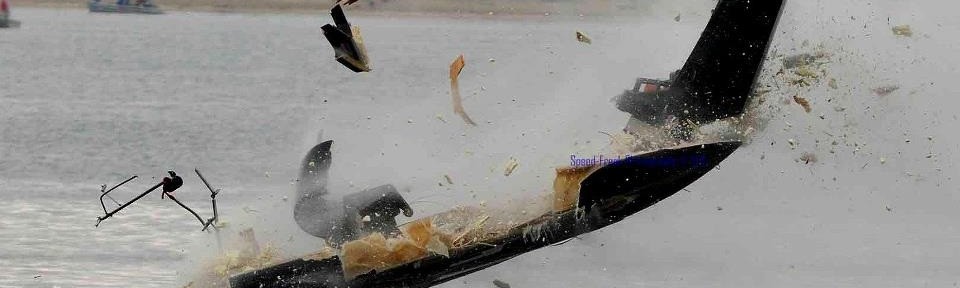 Ordenlig drag boat crash..