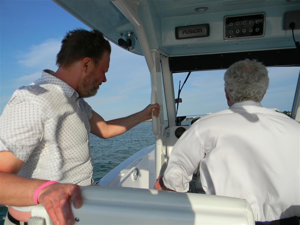 Honda utbordare och Christer Rosenholtz på provtur.