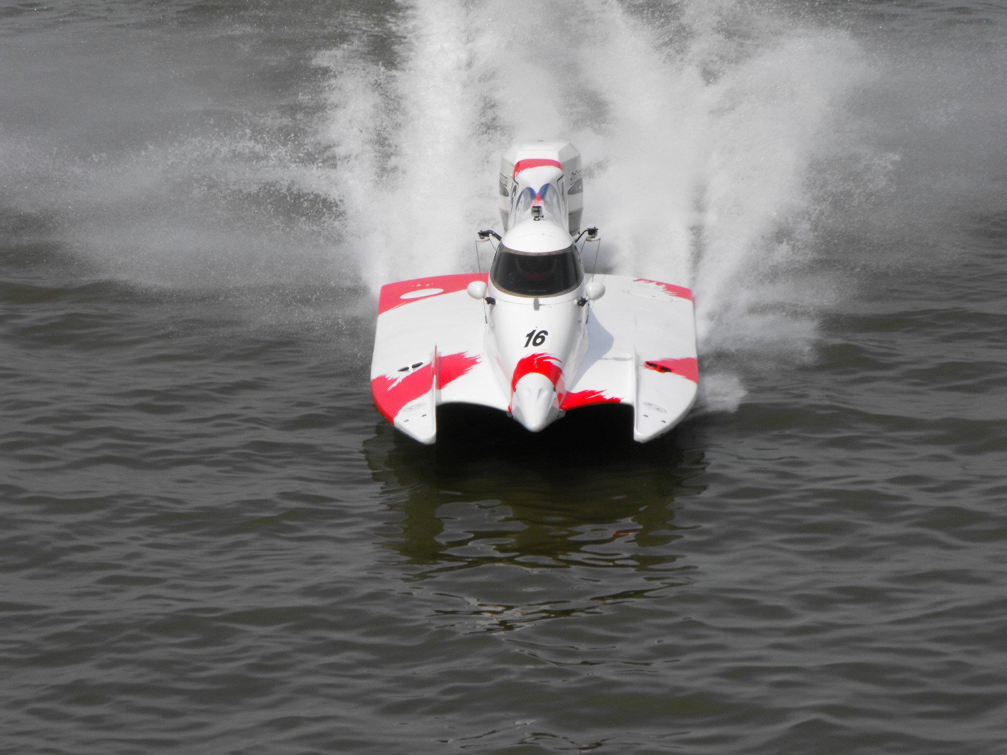 Lee boats win in Bay City.